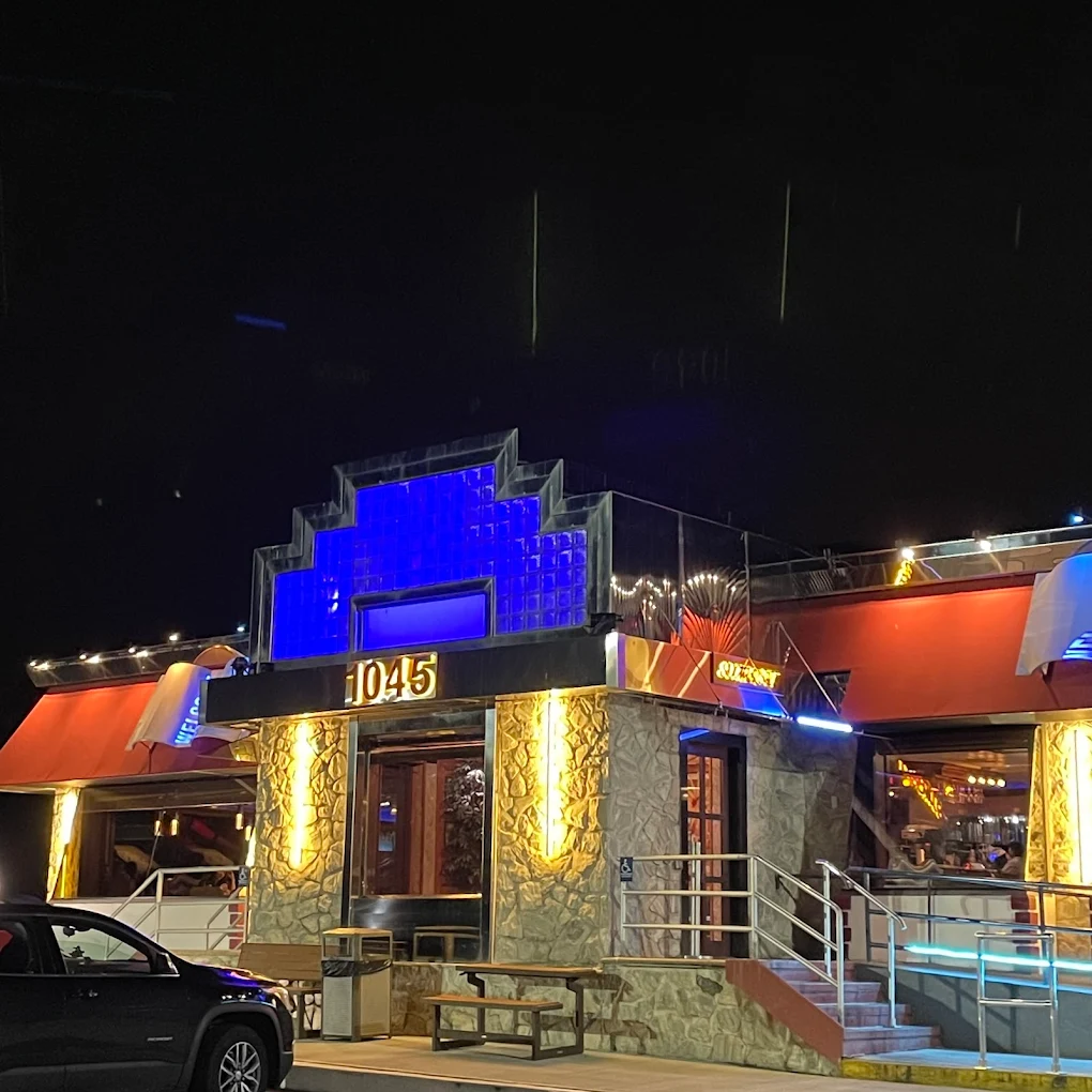 Delicious diner food presentation